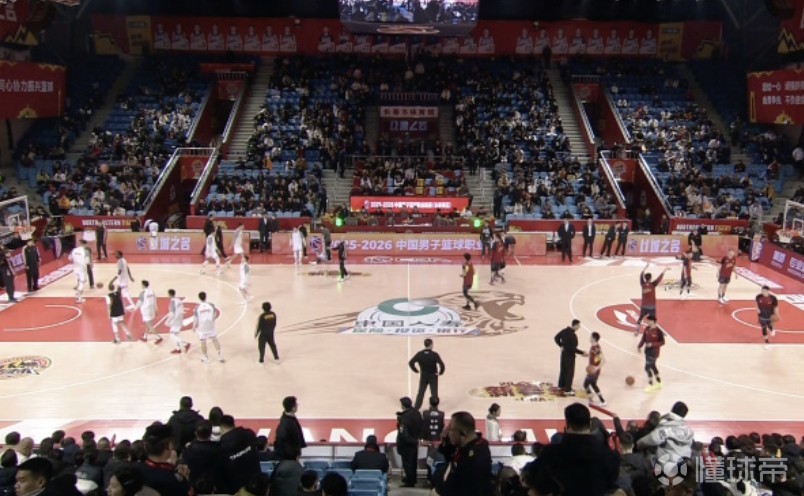 地板出现渗水，吉林主场对阵山西的比赛推迟了一个小时才开始