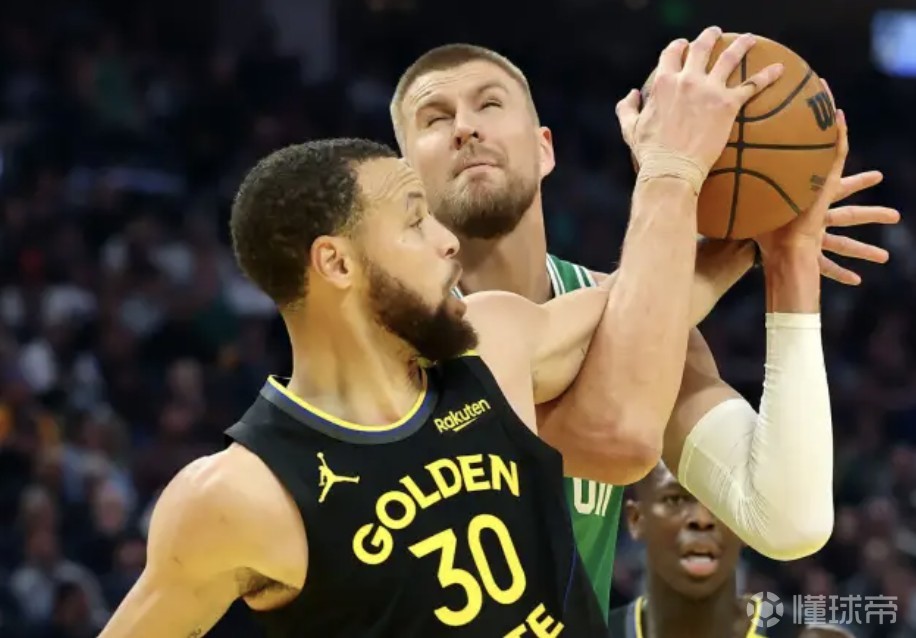 库里：很期待看到健康的波尔津吉斯，他是我们一直寻找的类型